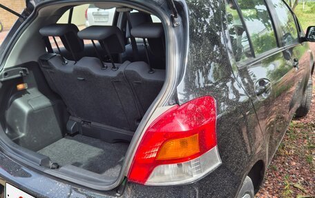 Toyota Yaris III рестайлинг, 2009 год, 600 000 рублей, 5 фотография