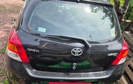 Toyota Yaris III рестайлинг, 2009 год, 600 000 рублей, 3 фотография