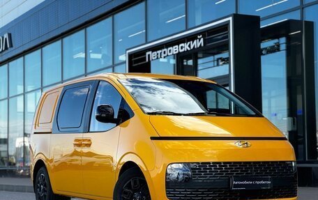 Hyundai Staria, 2023 год, 4 330 000 рублей, 2 фотография