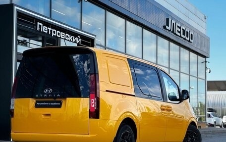 Hyundai Staria, 2023 год, 4 330 000 рублей, 3 фотография