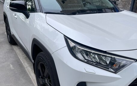 Toyota RAV4, 2021 год, 3 800 000 рублей, 5 фотография