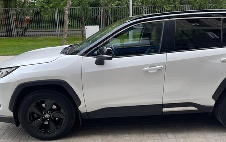 Toyota RAV4, 2021 год, 3 800 000 рублей, 9 фотография