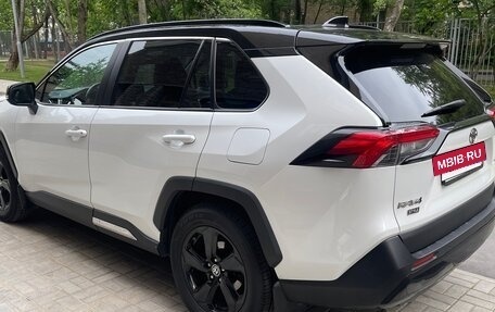 Toyota RAV4, 2021 год, 3 800 000 рублей, 8 фотография