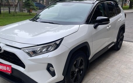 Toyota RAV4, 2021 год, 3 800 000 рублей, 10 фотография