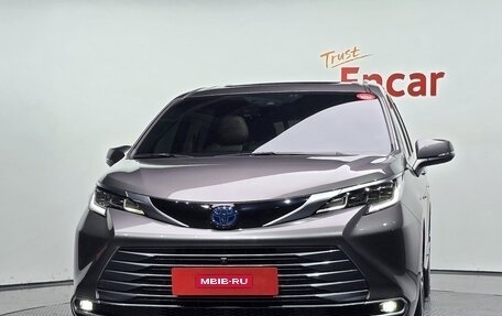 Toyota Sienna, 2021 год, 3 670 000 рублей, 2 фотография