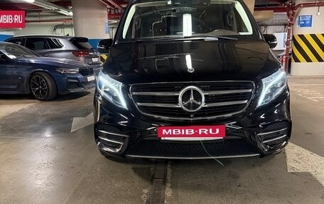 Mercedes-Benz V-Класс, 2017 год, 6 100 000 рублей, 3 фотография