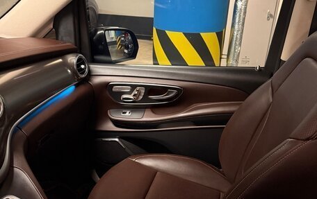 Mercedes-Benz V-Класс, 2017 год, 6 100 000 рублей, 23 фотография
