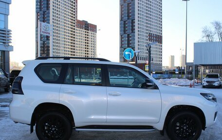 Toyota Land Cruiser Prado 150 рестайлинг 2, 2022 год, 8 990 000 рублей, 5 фотография
