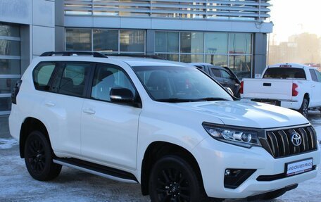Toyota Land Cruiser Prado 150 рестайлинг 2, 2022 год, 8 990 000 рублей, 2 фотография