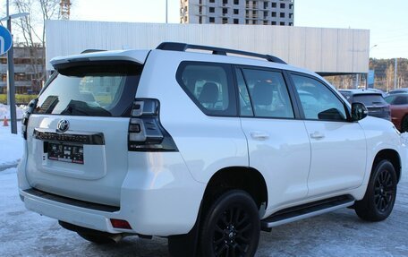 Toyota Land Cruiser Prado 150 рестайлинг 2, 2022 год, 8 990 000 рублей, 3 фотография