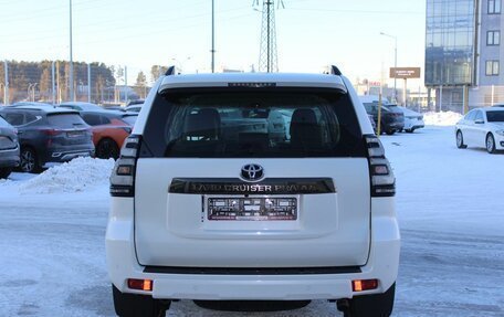 Toyota Land Cruiser Prado 150 рестайлинг 2, 2022 год, 8 990 000 рублей, 8 фотография