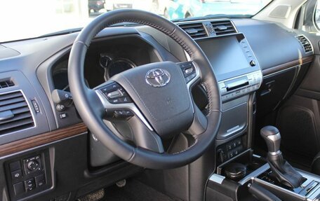 Toyota Land Cruiser Prado 150 рестайлинг 2, 2022 год, 8 990 000 рублей, 12 фотография
