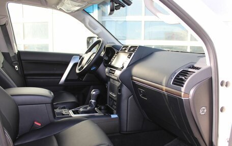 Toyota Land Cruiser Prado 150 рестайлинг 2, 2022 год, 8 990 000 рублей, 9 фотография