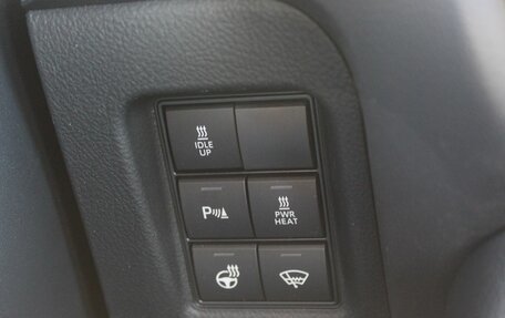Toyota Land Cruiser Prado 150 рестайлинг 2, 2022 год, 8 990 000 рублей, 16 фотография