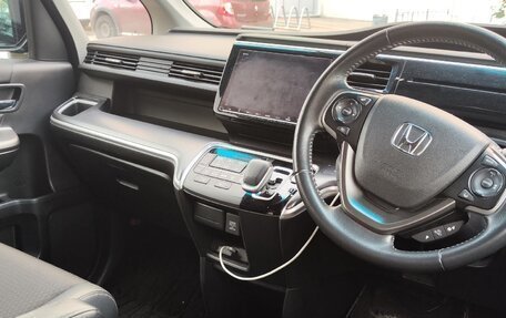Honda Stepwgn IV, 2019 год, 2 700 000 рублей, 2 фотография