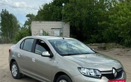 Renault Logan II, 2016 год, 900 000 рублей, 3 фотография