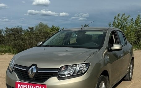 Renault Logan II, 2016 год, 900 000 рублей, 4 фотография