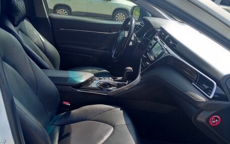 Toyota Camry, 2019 год, 2 450 000 рублей, 10 фотография