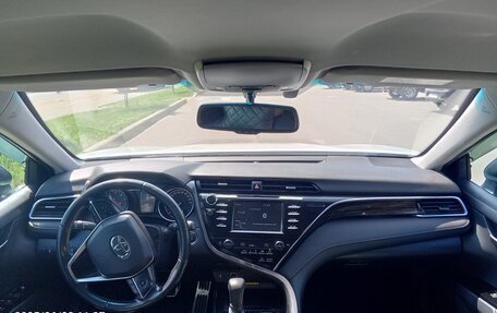Toyota Camry, 2019 год, 2 450 000 рублей, 16 фотография