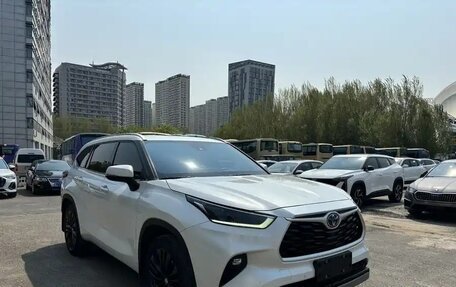 Toyota Highlander, 2022 год, 4 350 000 рублей, 5 фотография