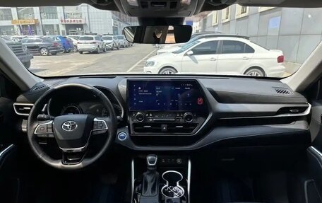 Toyota Highlander, 2022 год, 4 350 000 рублей, 4 фотография