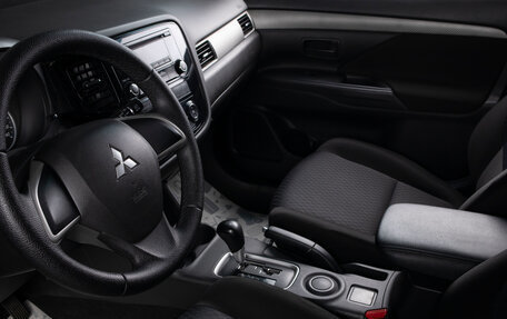 Mitsubishi Outlander III рестайлинг 3, 2014 год, 1 329 000 рублей, 14 фотография