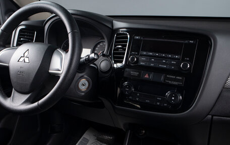 Mitsubishi Outlander III рестайлинг 3, 2014 год, 1 329 000 рублей, 9 фотография