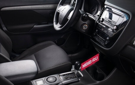 Mitsubishi Outlander III рестайлинг 3, 2014 год, 1 329 000 рублей, 15 фотография
