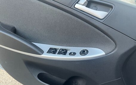 Hyundai Solaris II рестайлинг, 2011 год, 670 000 рублей, 16 фотография