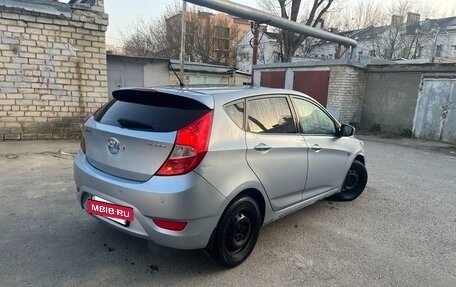 Hyundai Solaris II рестайлинг, 2011 год, 670 000 рублей, 4 фотография