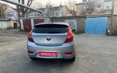 Hyundai Solaris II рестайлинг, 2011 год, 670 000 рублей, 5 фотография