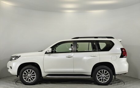 Toyota Land Cruiser Prado 150 рестайлинг 2, 2017 год, 3 995 000 рублей, 8 фотография