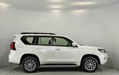 Toyota Land Cruiser Prado 150 рестайлинг 2, 2017 год, 3 995 000 рублей, 4 фотография