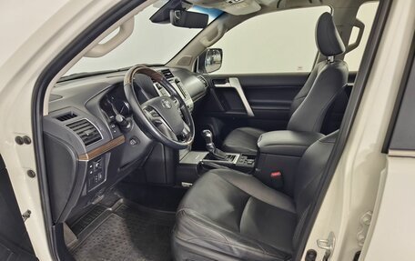 Toyota Land Cruiser Prado 150 рестайлинг 2, 2017 год, 3 995 000 рублей, 9 фотография