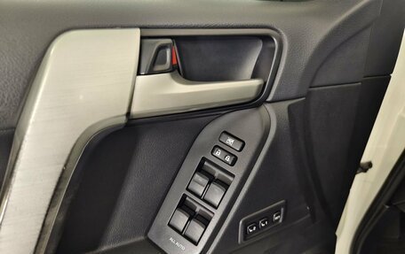 Toyota Land Cruiser Prado 150 рестайлинг 2, 2017 год, 3 995 000 рублей, 20 фотография