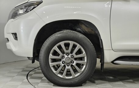 Toyota Land Cruiser Prado 150 рестайлинг 2, 2017 год, 3 995 000 рублей, 24 фотография