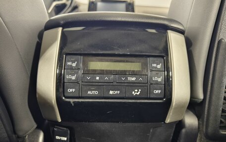 Toyota Land Cruiser Prado 150 рестайлинг 2, 2017 год, 3 995 000 рублей, 21 фотография