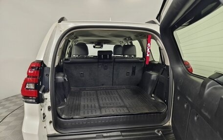 Toyota Land Cruiser Prado 150 рестайлинг 2, 2017 год, 3 995 000 рублей, 22 фотография