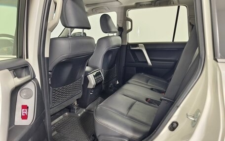 Toyota Land Cruiser Prado 150 рестайлинг 2, 2017 год, 3 995 000 рублей, 16 фотография
