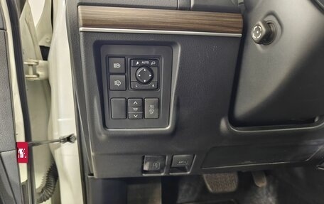 Toyota Land Cruiser Prado 150 рестайлинг 2, 2017 год, 3 995 000 рублей, 19 фотография