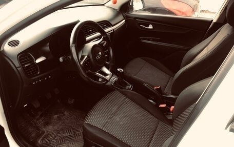 KIA Rio IV, 2018 год, 905 000 рублей, 6 фотография