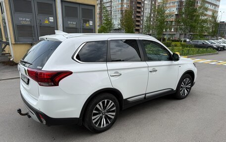 Mitsubishi Outlander III рестайлинг 3, 2021 год, 2 950 000 рублей, 2 фотография