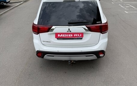 Mitsubishi Outlander III рестайлинг 3, 2021 год, 2 950 000 рублей, 4 фотография