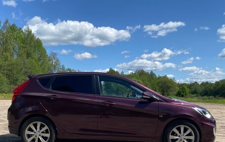 Hyundai Solaris II рестайлинг, 2011 год, 900 000 рублей, 2 фотография