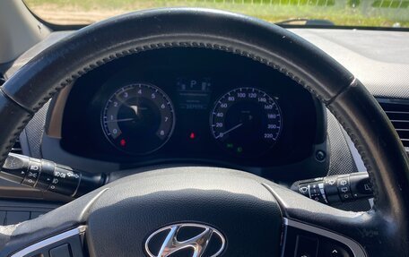 Hyundai Solaris II рестайлинг, 2011 год, 900 000 рублей, 6 фотография