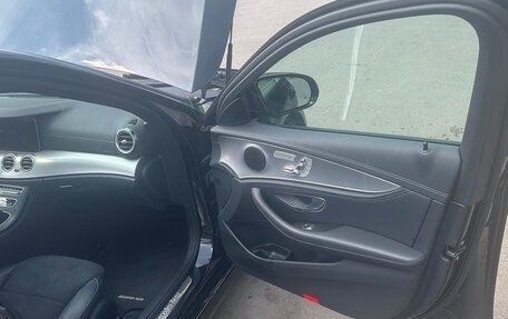 Mercedes-Benz E-Класс, 2020 год, 4 500 000 рублей, 15 фотография