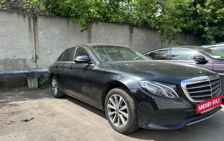 Mercedes-Benz E-Класс, 2019 год, 1 900 000 рублей, 2 фотография