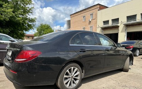 Mercedes-Benz E-Класс, 2019 год, 1 900 000 рублей, 6 фотография
