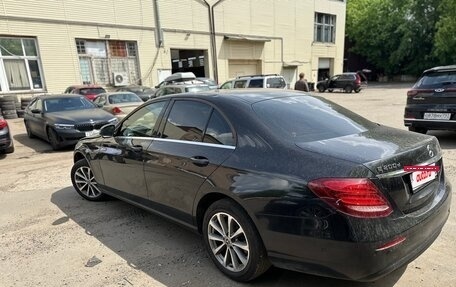 Mercedes-Benz E-Класс, 2019 год, 1 900 000 рублей, 5 фотография