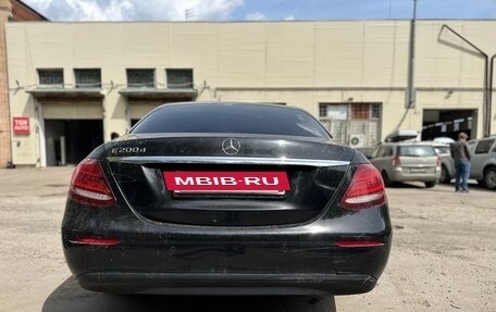 Mercedes-Benz E-Класс, 2019 год, 1 900 000 рублей, 4 фотография